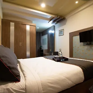 Super Collection O Golden Avenue Hotel